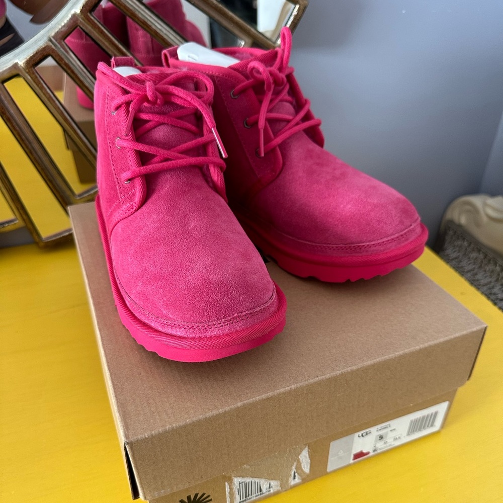 Ugg neumel ll pink big kid size 5